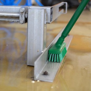 Vikan 7042 Compact Wall/Deck Scrub 225 mm Hard